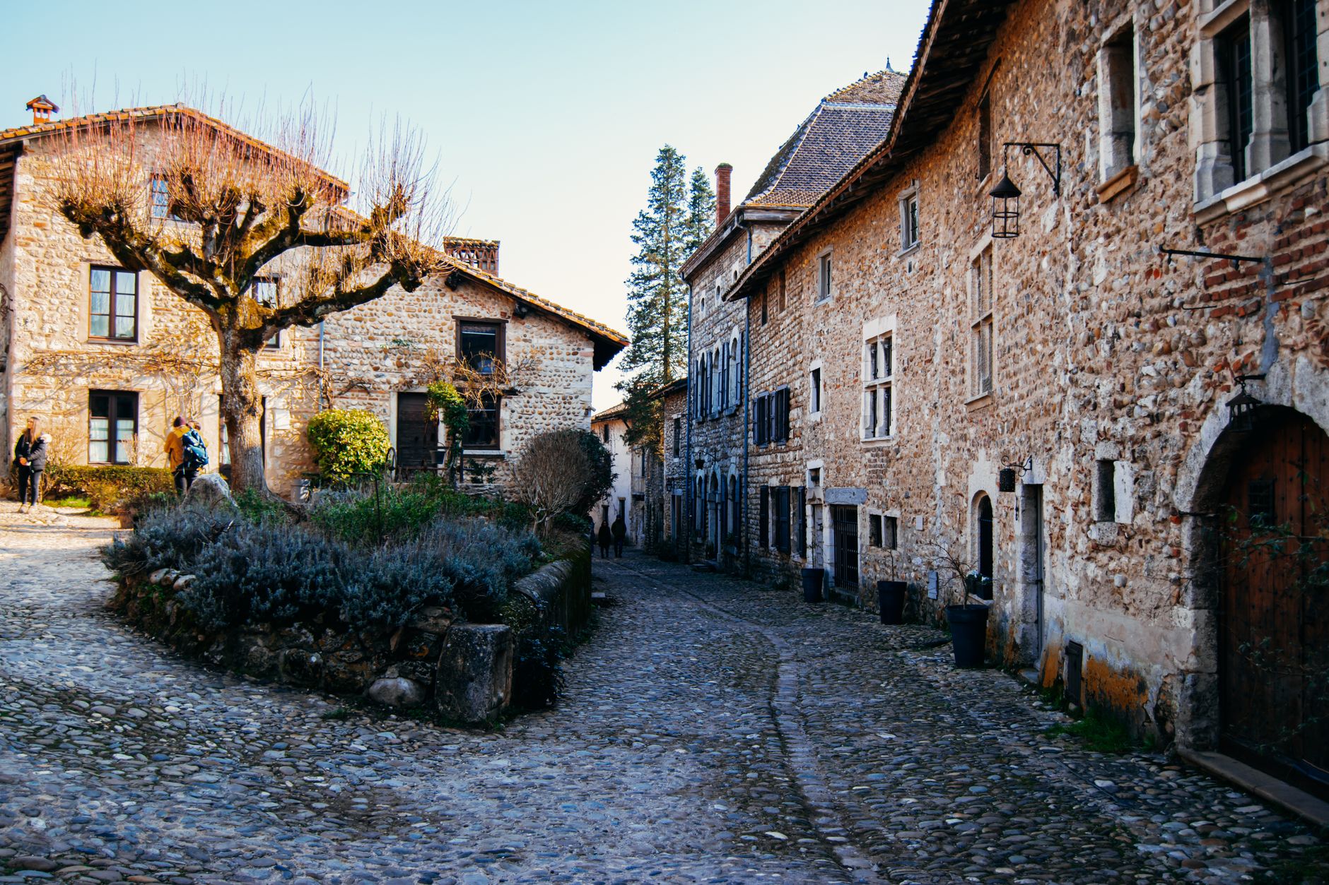 Tui - street scene